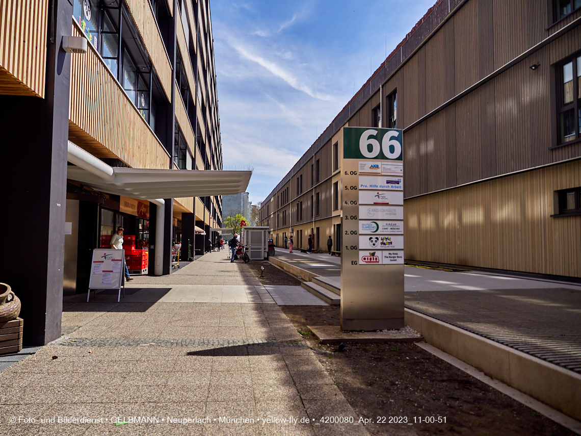 22.04.2023 - Baustelle Montessori Schule im Plettzentrum in Neuperlach